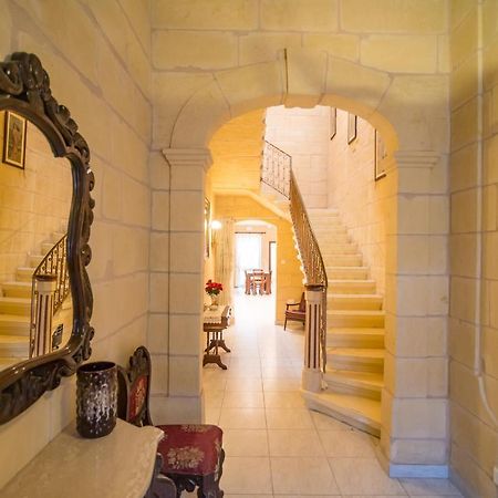 Butts Inn Dorm Виктория Екстериор снимка