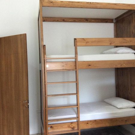 Butts Inn Dorm Виктория Екстериор снимка